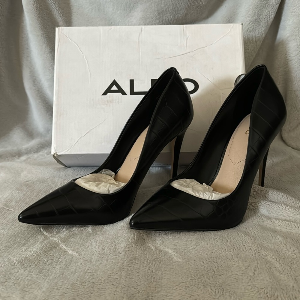 Black Pumps